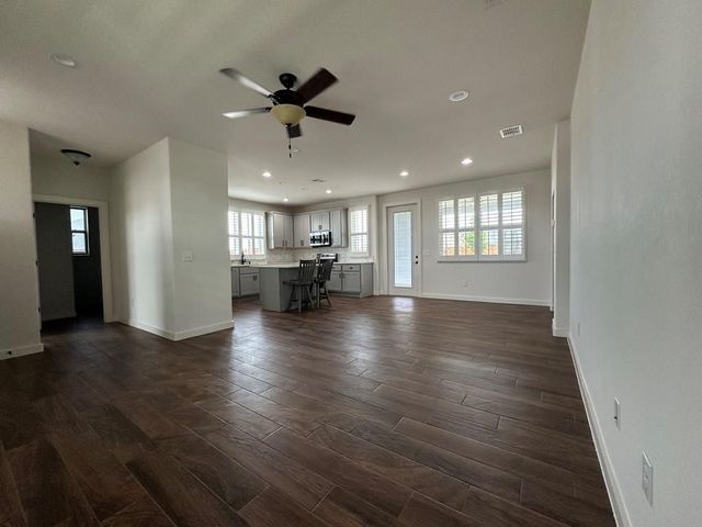 1048 Roanoke Ln, Kerrville, TX 78028