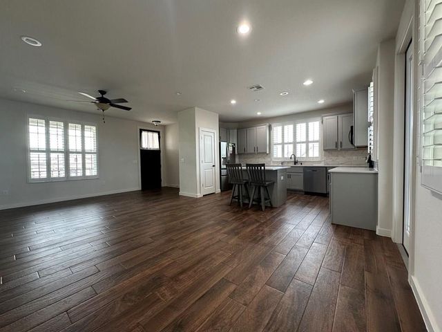 1048 Roanoke Ln, Kerrville, TX 78028