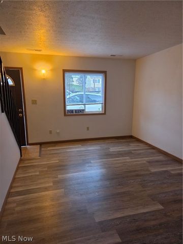 240 Lilac Circle, Barberton, OH 44203