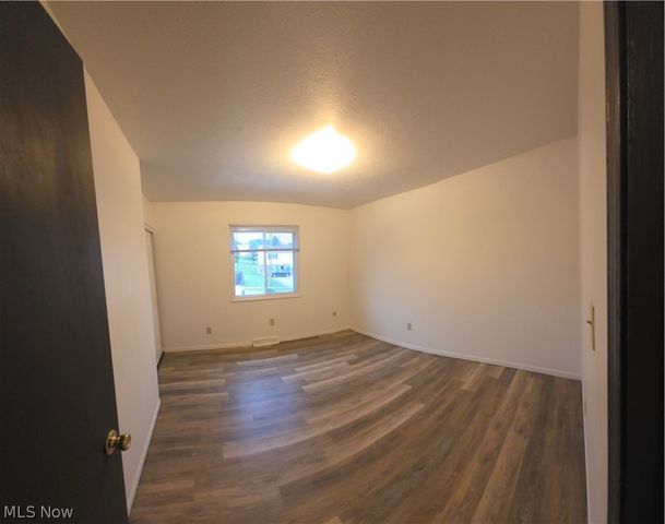240 Lilac Circle, Barberton, OH 44203