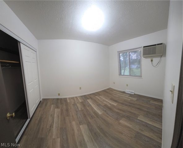 240 Lilac Circle, Barberton, OH 44203
