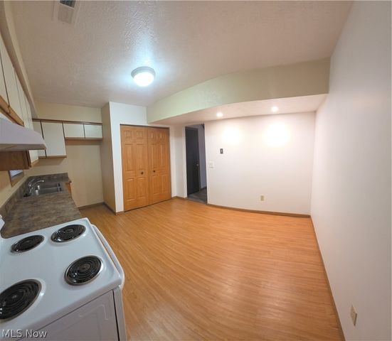240 Lilac Circle, Barberton, OH 44203
