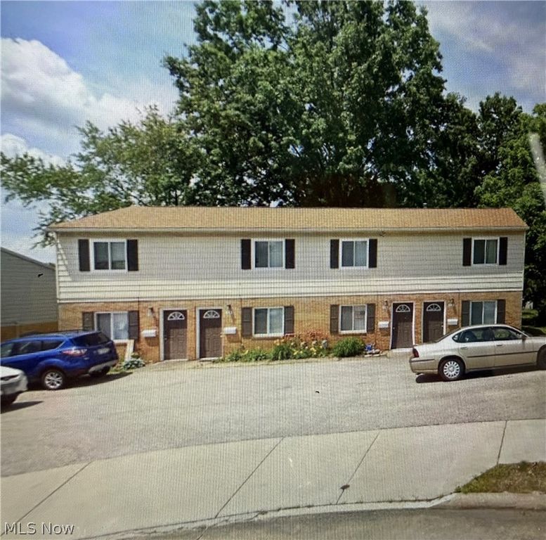 240 Lilac Circle, Barberton, OH 44203