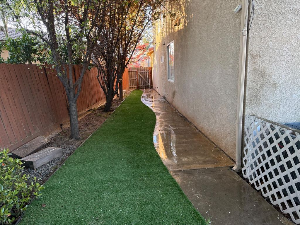 Image 3 of property listing at 9615 N Willey Court, Fresno, CA 93720