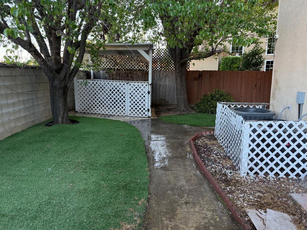 Image 4 of property listing at 9615 N Willey Court, Fresno, CA 93720