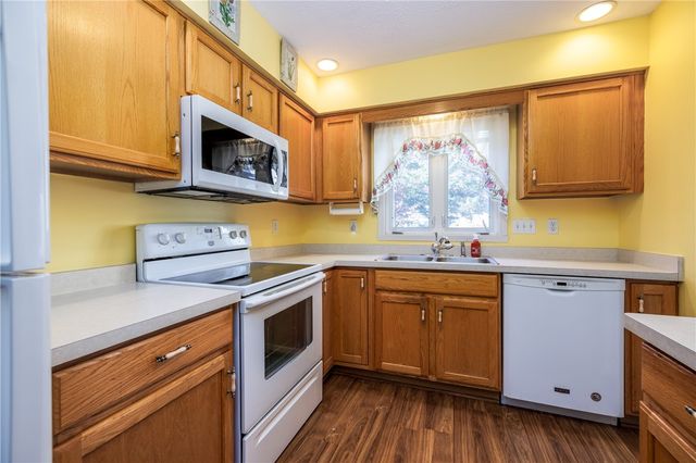 32 Parliament Circle, Greece, NY 14616