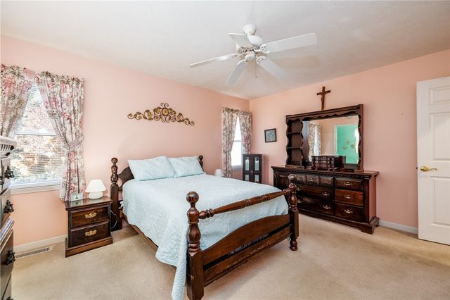 32 Parliament Circle, Greece, NY 14616