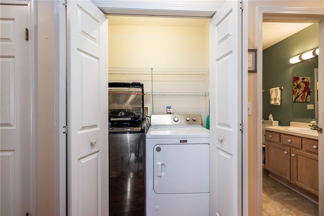 32 Parliament Circle, Greece, NY 14616