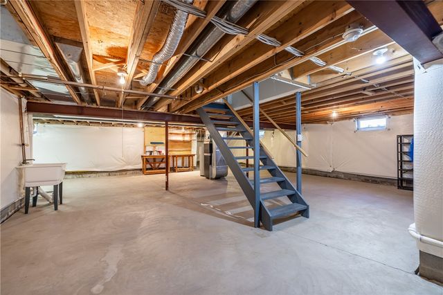 32 Parliament Circle, Greece, NY 14616