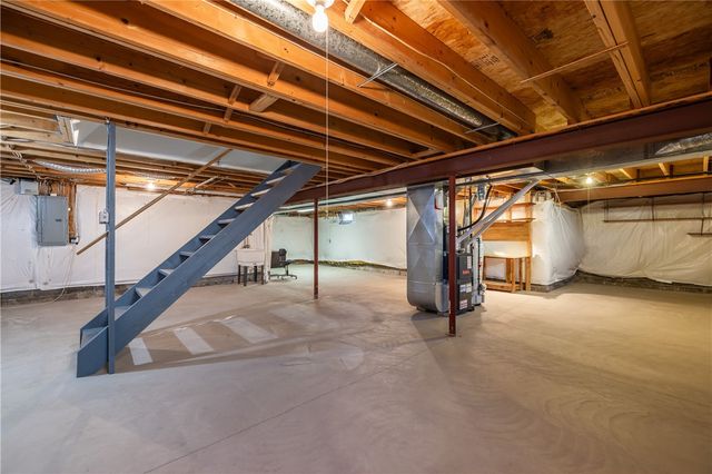 32 Parliament Circle, Greece, NY 14616