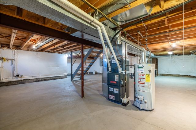 32 Parliament Circle, Greece, NY 14616