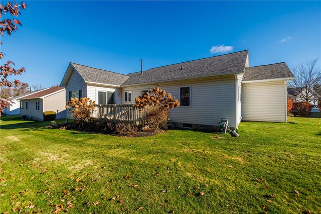 32 Parliament Circle, Greece, NY 14616