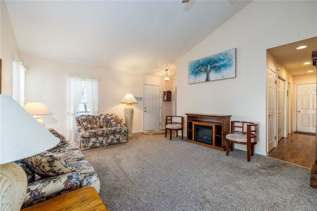 32 Parliament Circle, Greece, NY 14616