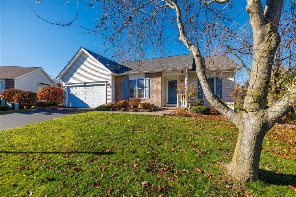 32 Parliament Circle, Greece, NY 14616