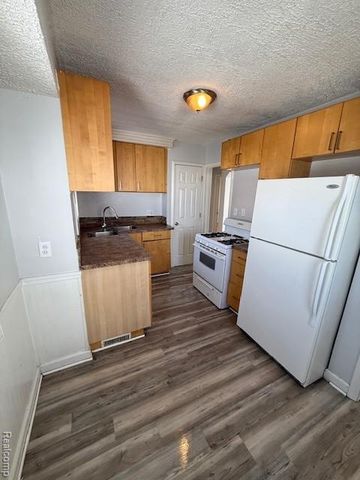 21760 Gascony Avenue, Eastpointe, MI 48021