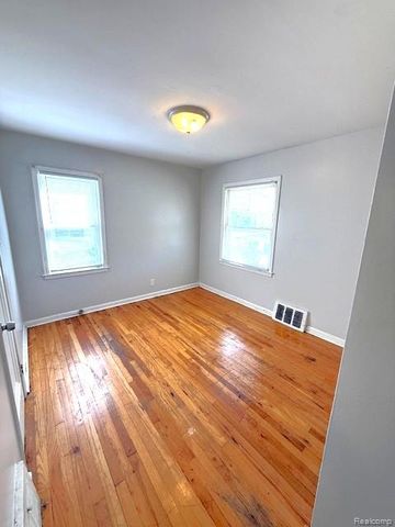 21760 Gascony Avenue, Eastpointe, MI 48021