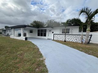 6881 SW 6th St, Pembroke Pines, FL 33023