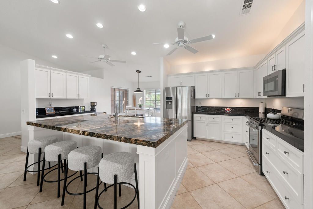 Image 10 of property listing at 81129 La Reina Circle, Indio, CA 92201