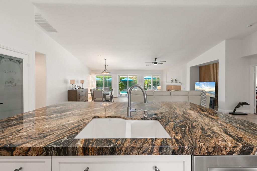 Image 15 of property listing at 81129 La Reina Circle, Indio, CA 92201