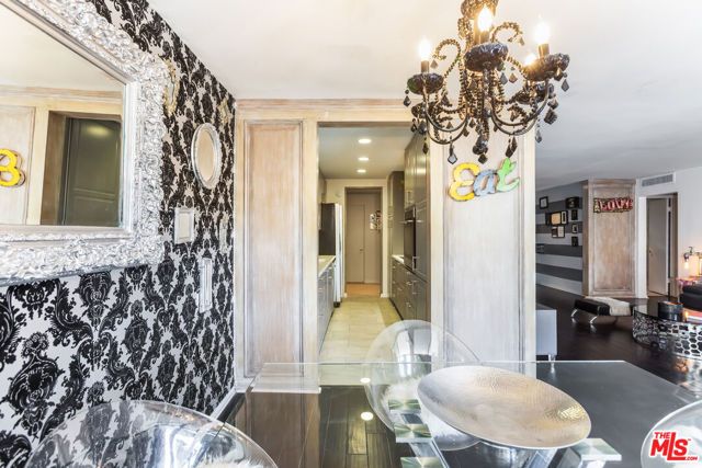 848 N Kings Road 102, West Hollywood, CA 90069