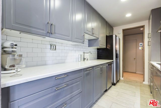 848 N Kings Road 102, West Hollywood, CA 90069