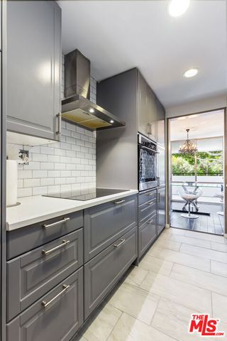 848 N Kings Road 102, West Hollywood, CA 90069