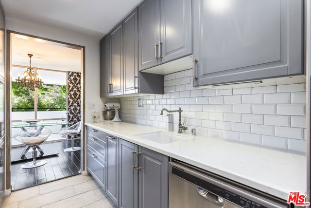 848 N Kings Road 102, West Hollywood, CA 90069