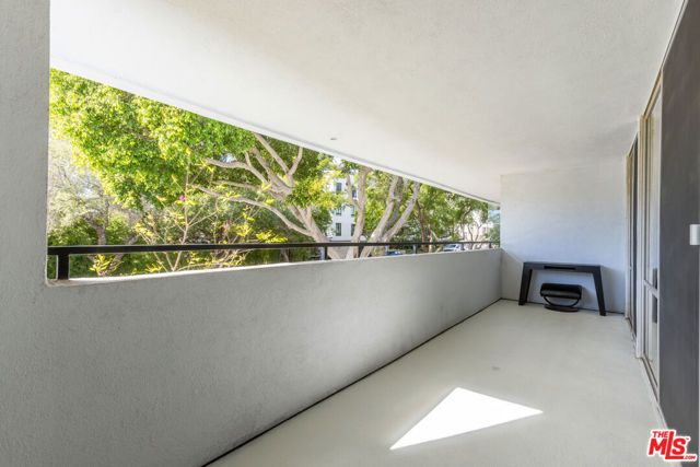 848 N Kings Road 102, West Hollywood, CA 90069