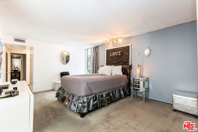 848 N Kings Road 102, West Hollywood, CA 90069