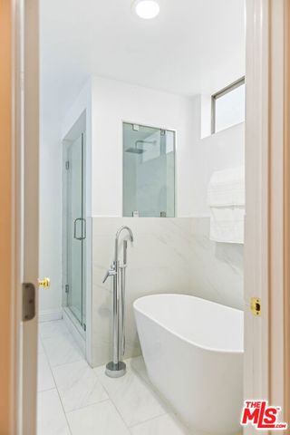 848 N Kings Road 102, West Hollywood, CA 90069