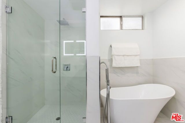 848 N Kings Road 102, West Hollywood, CA 90069