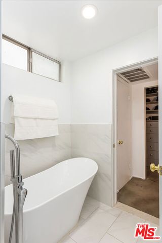 848 N Kings Road 102, West Hollywood, CA 90069