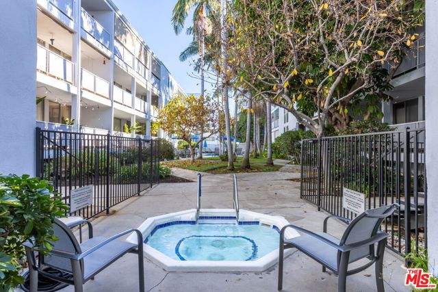 848 N Kings Road 102, West Hollywood, CA 90069