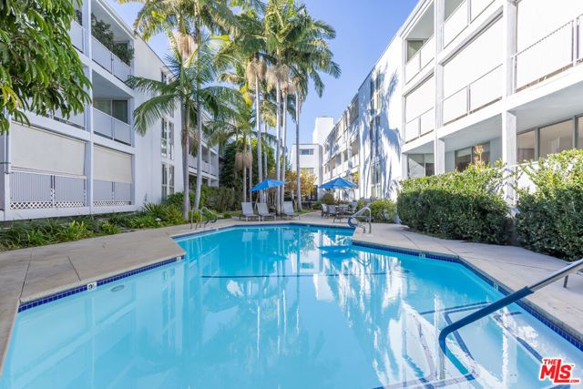 848 N Kings Road 102, West Hollywood, CA 90069