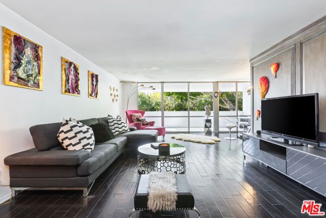 848 N Kings Road 102, West Hollywood, CA 90069