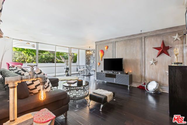 848 N Kings Road 102, West Hollywood, CA 90069