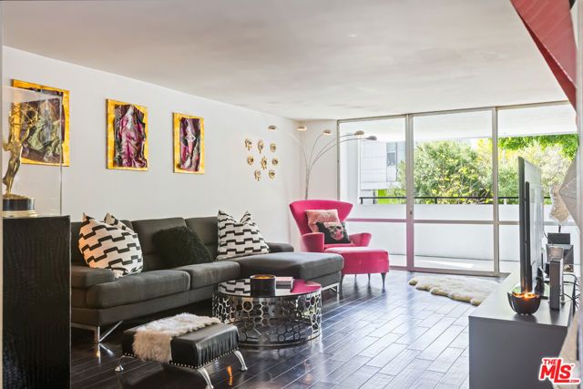 848 N Kings Road 102, West Hollywood, CA 90069