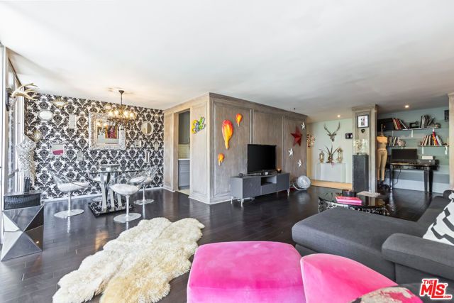 848 N Kings Road 102, West Hollywood, CA 90069