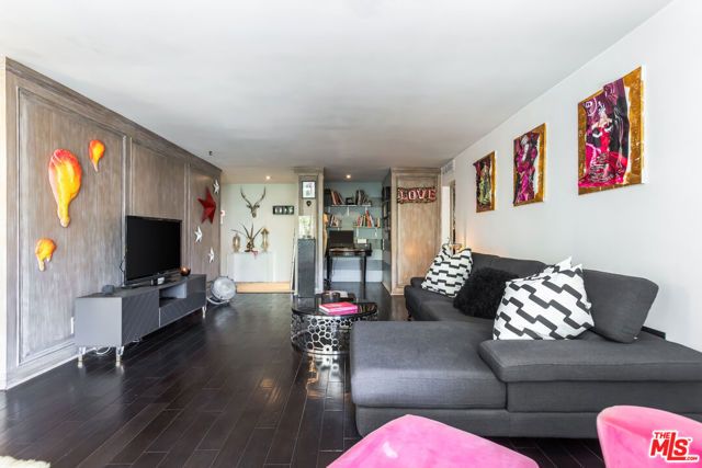 848 N Kings Road 102, West Hollywood, CA 90069