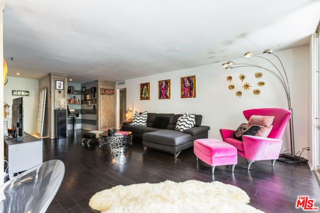 848 N Kings Road 102, West Hollywood, CA 90069