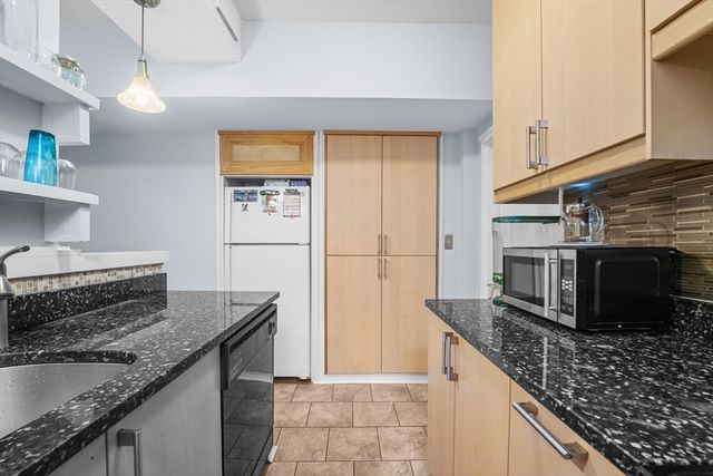 1 Lanark Rd 7, Brookline, MA 02445