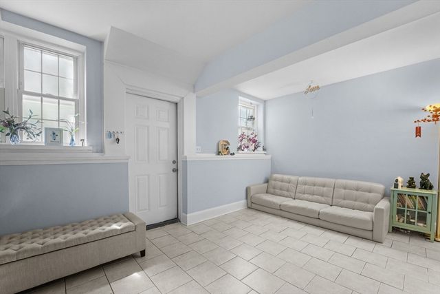 1 Lanark Rd 7, Brookline, MA 02445