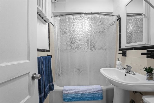 1 Lanark Rd 7, Brookline, MA 02445