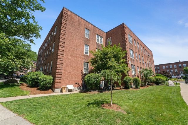 1 Lanark Rd 7, Brookline, MA 02445