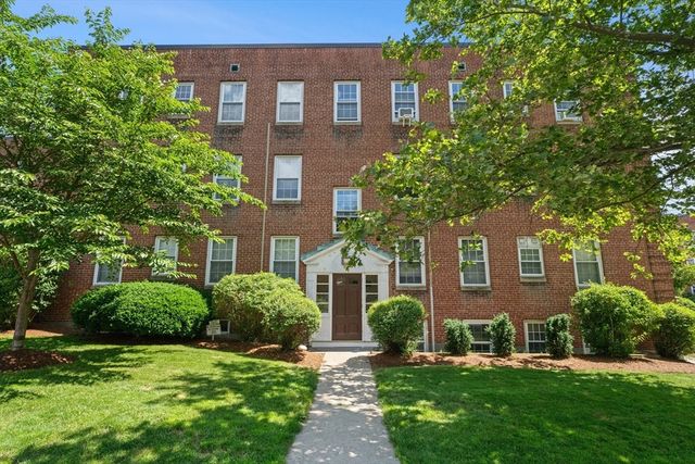 1 Lanark Rd 7, Brookline, MA 02445