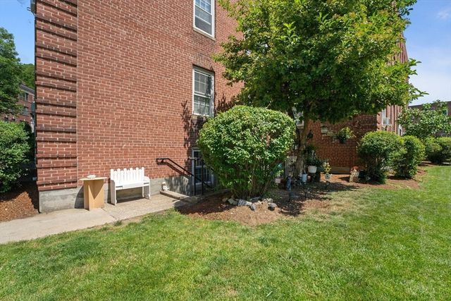 1 Lanark Rd 7, Brookline, MA 02445