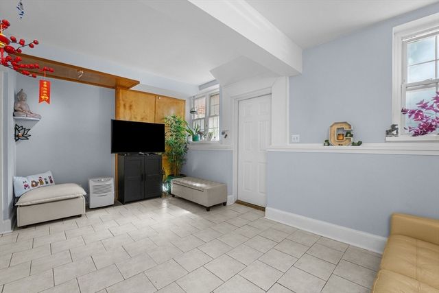 1 Lanark Rd 7, Brookline, MA 02445