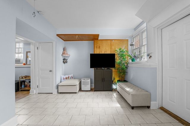 1 Lanark Rd 7, Brookline, MA 02445