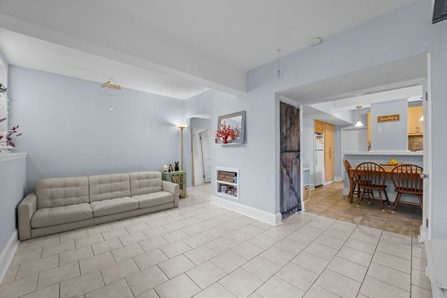 1 Lanark Rd 7, Brookline, MA 02445