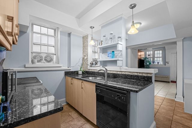 1 Lanark Rd 7, Brookline, MA 02445